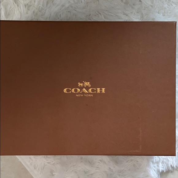 Coach Izzy - Picture 2 of 8